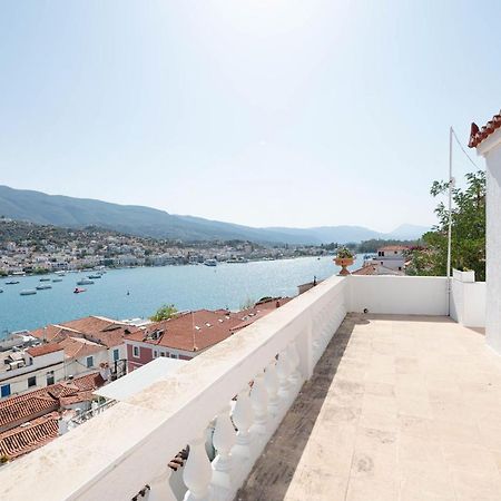 Traditional House Under The Clock Tower With Sweet View Poros Town Exteriér fotografie