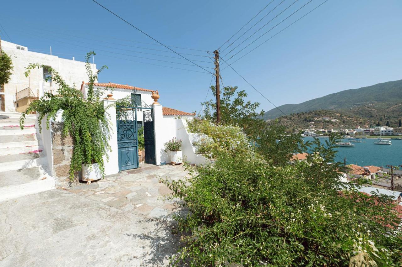 Traditional House Under The Clock Tower With Sweet View Poros Town Exteriér fotografie