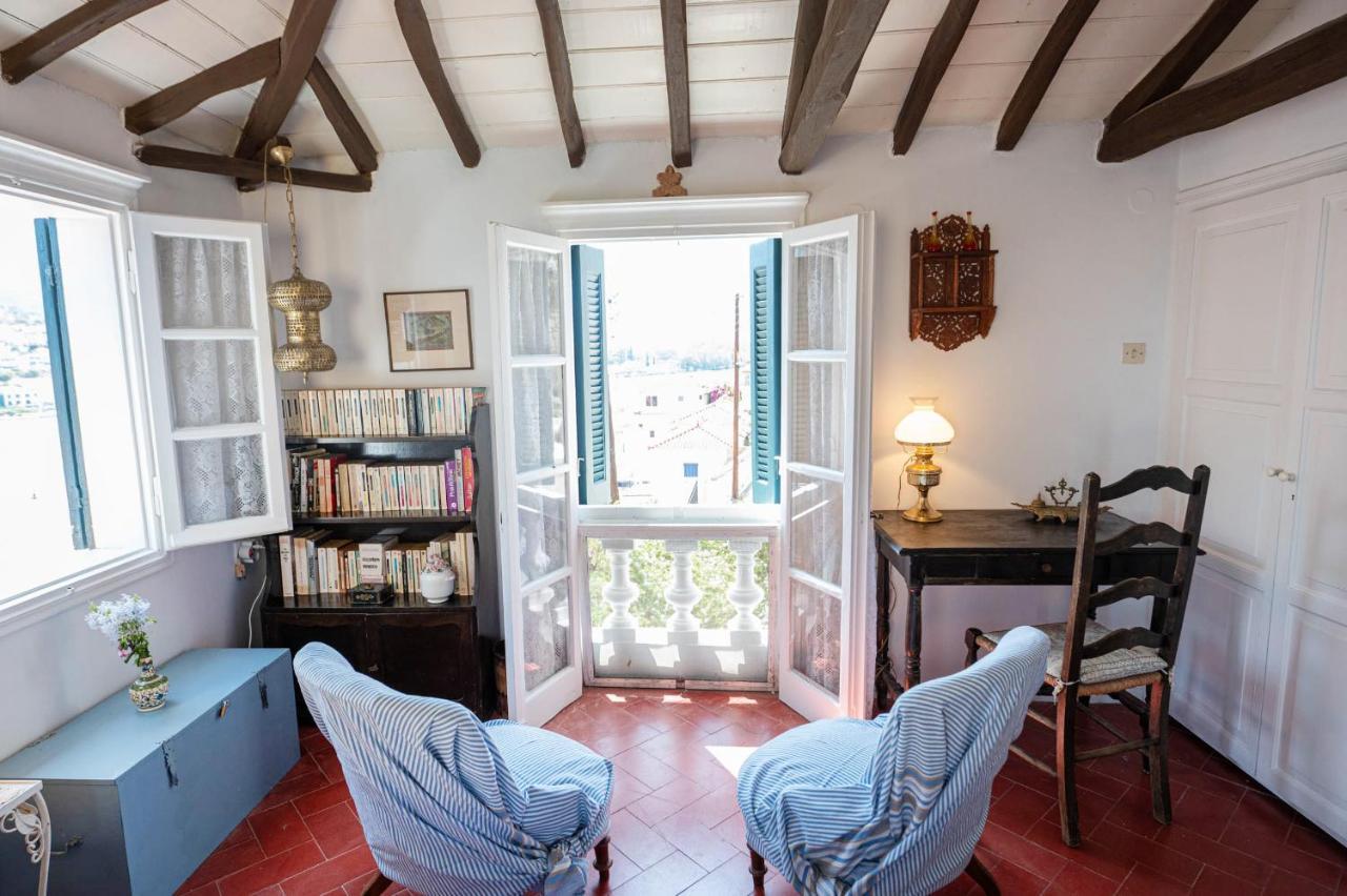 Traditional House Under The Clock Tower With Sweet View Poros Town Exteriér fotografie