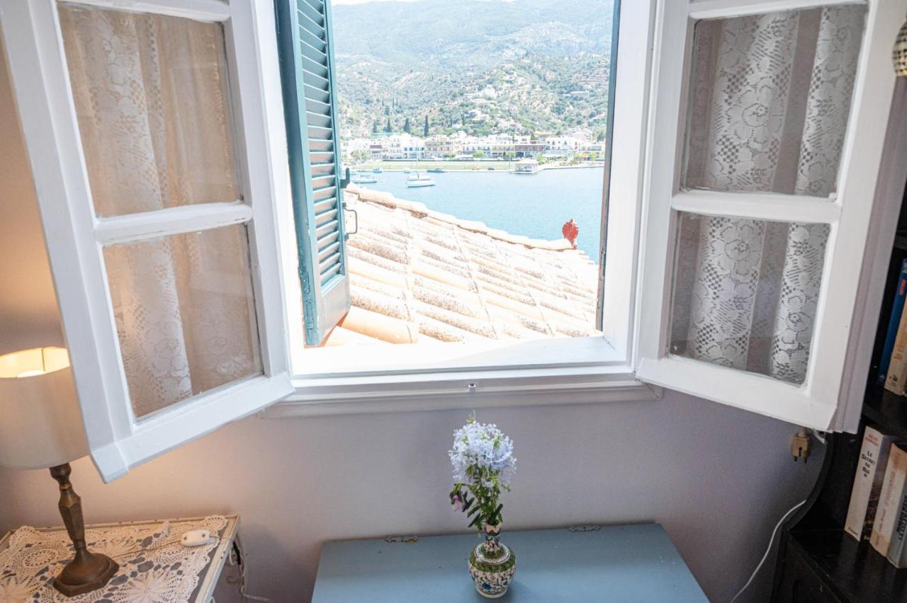 Traditional House Under The Clock Tower With Sweet View Poros Town Exteriér fotografie