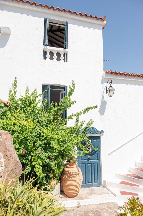 Traditional House Under The Clock Tower With Sweet View Poros Town Exteriér fotografie